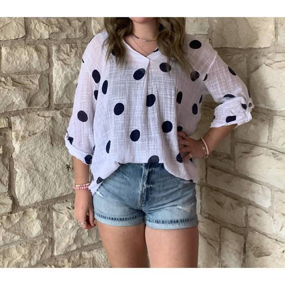 NEW LOOK MODE USA polka dot print v- neck top in white/navy - Picture 1 of 3